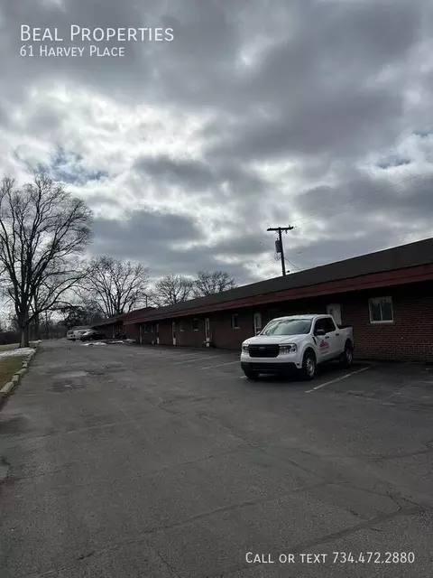 61 Harvey Pl, Ypsilanti, MI 48198