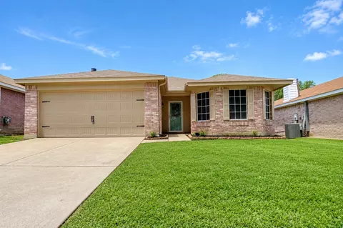 6061 Arabian Ave, Fort Worth, TX 76179