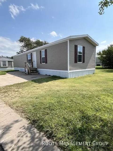 108 Darcie Dr #108D, Hays, KS 67601