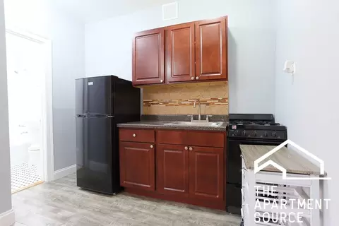 6930 N Greenview Ave #207, Chicago, IL 60626