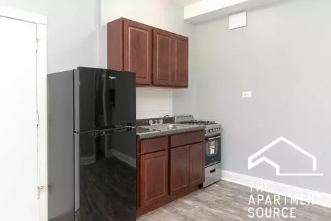 4735 N Beacon St #410, Chicago, IL 60640