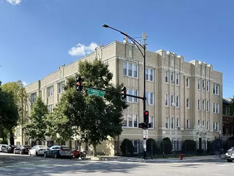 2600 N Kimball Ave #302, Chicago, IL 60647
