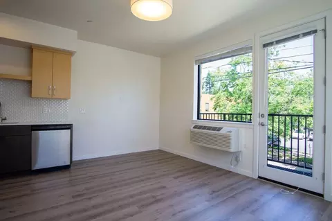 6015 S Virginia Ave #202, Portland, OR 97239
