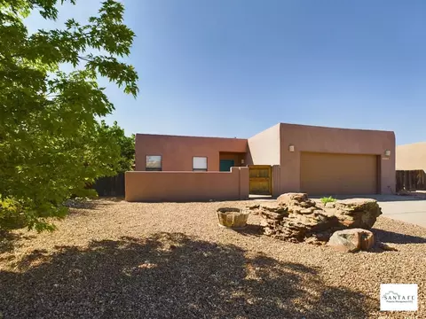 7526 Kachina Loop, Santa Fe, NM 87507