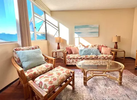 2500 Kalakaua Ave #305, Honolulu, HI 96815