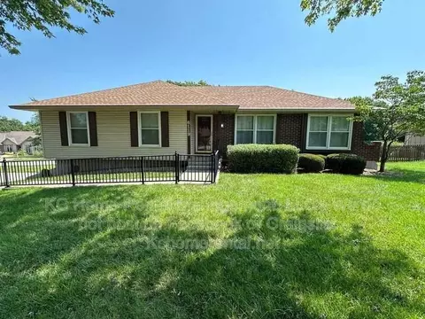 6119 Cottonwood Dr, Shawnee, KS 66216