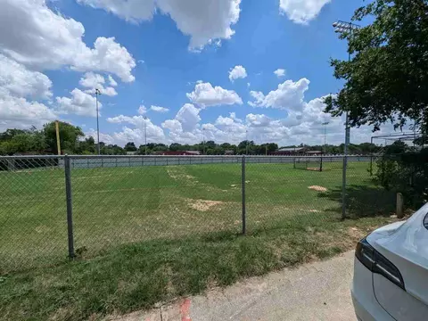 625 Manco Rd #102, Lewisville, TX 75067