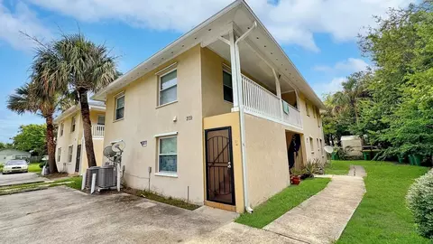 209 7th St S #2, Jacksonville Beach, FL 32250