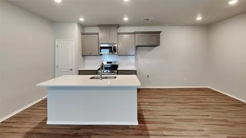 9320 NW 125th St, Yukon, OK 73099
