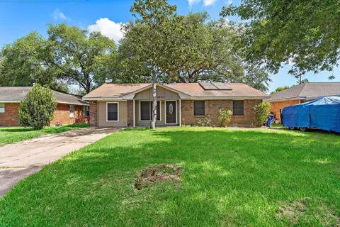 2910 Somerset Ave, Texas City, TX 77590