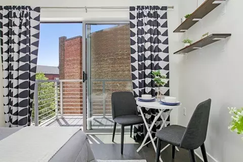 2550 17th St NW #302, Washington, DC 20009