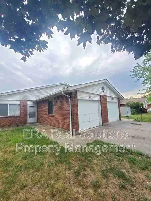 2722 Charles Dr, Grove City, OH 43123