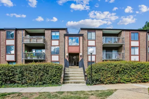 9712 Kingsbridge Dr #303, Fairfax, VA 22031