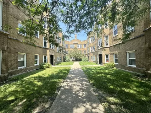 4830 W Addison St #2S, Chicago, IL 60641