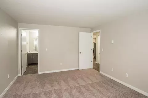 17310 SE Naegeli Dr, Portland, OR 97236