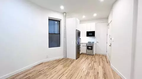 110 9th Ave, New York, NY 10011