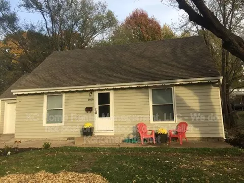 8009 Summit St, Kansas City, MO 64114