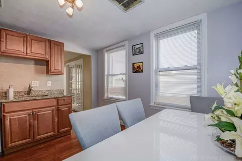 292 D St #2, Boston, MA 02127