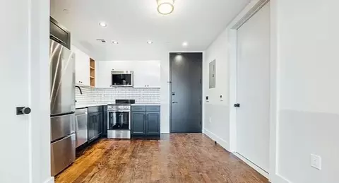 3119 37th St #2E, New York, NY 11103