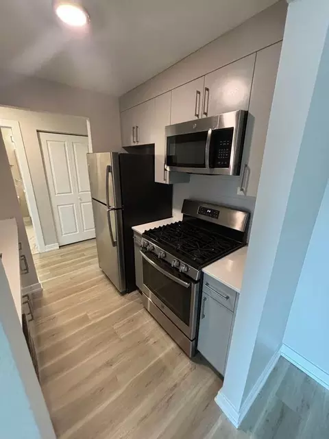 9612 Greenwood Ave #3F, Des Plaines, IL 60016