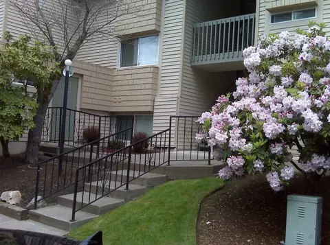 14006 SE 6th St #7, Bellevue, WA 98007