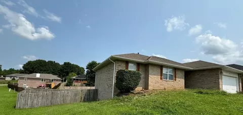 4051 W Condor Dr, Battlefield, MO 65619