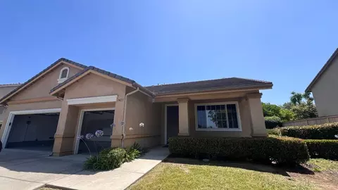 1423 Willow Creek Dr, Vista, CA 92084
