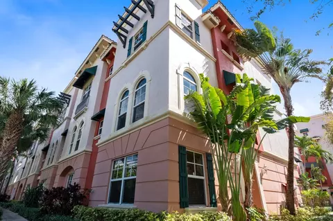 1033 NE 17th Way, Fort Lauderdale, FL 33304