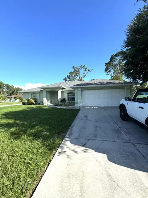 2173 Grandview Dr, North Port, FL 34288