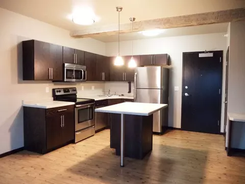 13 1st Ave SW #204, Minot, ND 58701