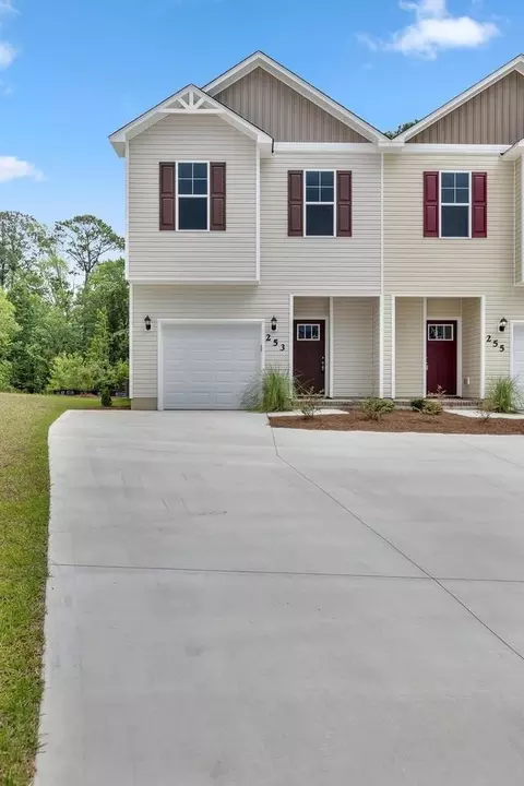 253 Shallowbag Bay Ln, Jacksonville, NC 28546
