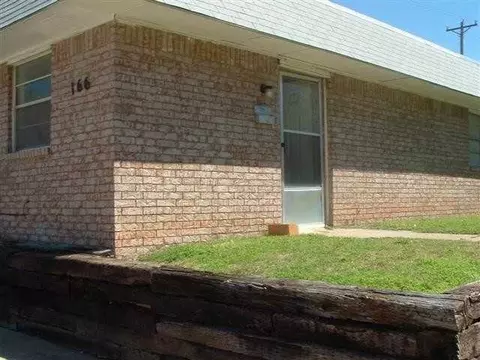 152 NE 12th St, Moore, OK 73160