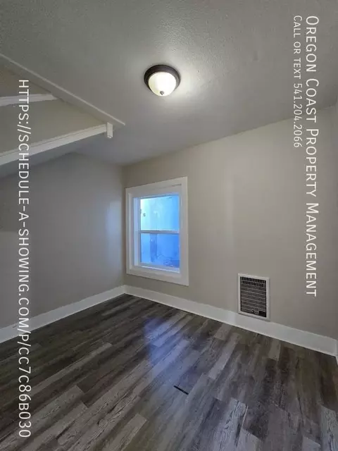 2214 5th St #3, Tillamook, OR 97141