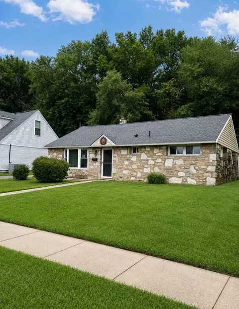 2515 Woodlawn Dr, Bristol, PA 19007