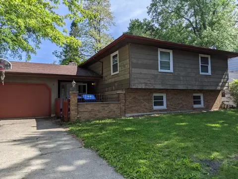 5 Moraine Ter, Dekalb, IL 60115