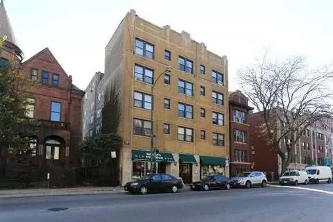 711 W Belmont Ave #204, Chicago, IL 60657
