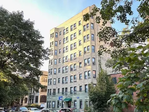 550 W Arlington Pl #210, Chicago, IL 60614