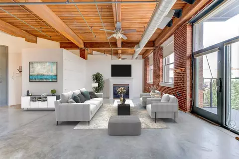 703 N 13th St #305, Saint Louis, MO 63103