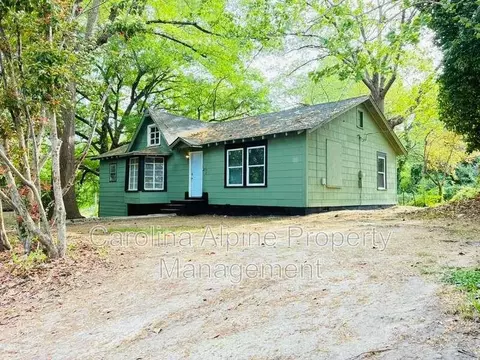 102 Plum Tree Ln, Gastonia, NC 28052