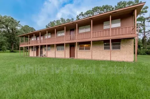 120 Mcadams Ln #E, Huntsville, TX 77320