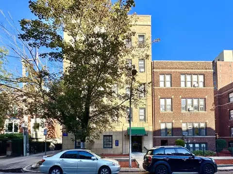 3831 N Fremont St #210, Chicago, IL 60613