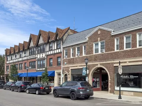 811 Elm St #210, Winnetka, IL 60093