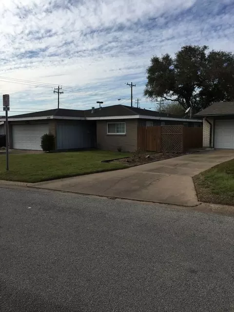 326 Mackeral St, Galveston, TX 77550
