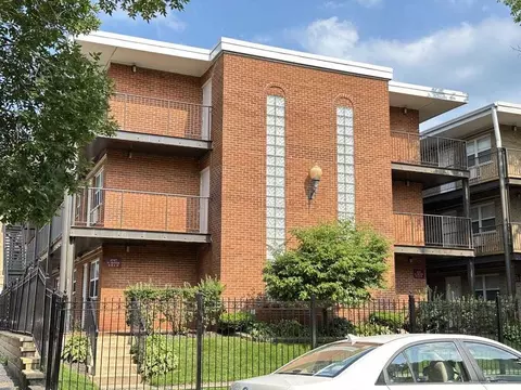 4547 N Dover St #2C, Chicago, IL 60640