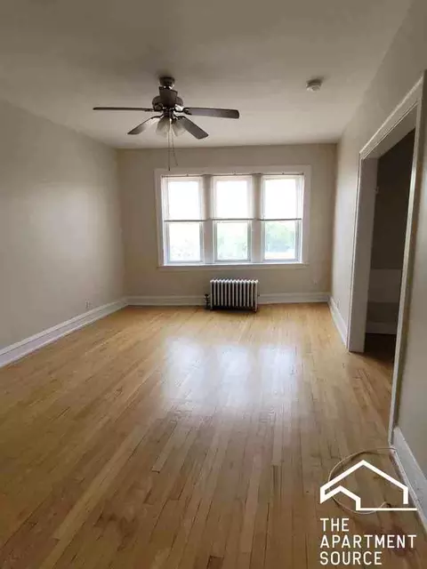 1145 W Morse Ave #304, Chicago, IL 60626