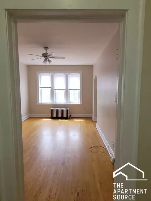 1145 W Morse Ave #307, Chicago, IL 60626