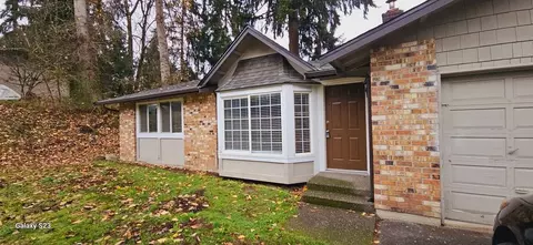8215 111th St E, Puyallup, WA 98373