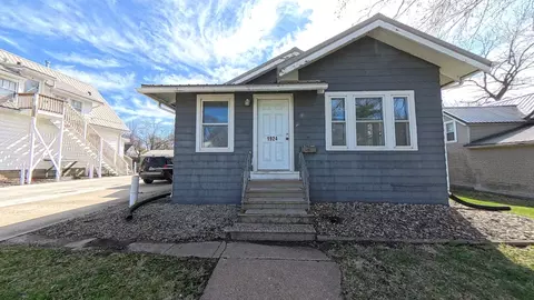 1924 Olive St, Cedar Falls, IA 50613