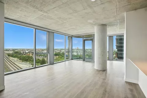 1114 W Carroll Ave #2-2, Chicago, IL 60607