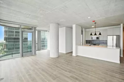 1114 W Carroll Ave #3-2, Chicago, IL 60607